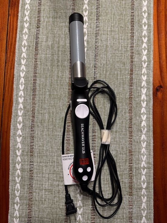 The Beachwaver Co. Other - Beachwaver Co. S1.25 Inch Black Ceramic Auto Rotating Curling Hot Iron - No Box